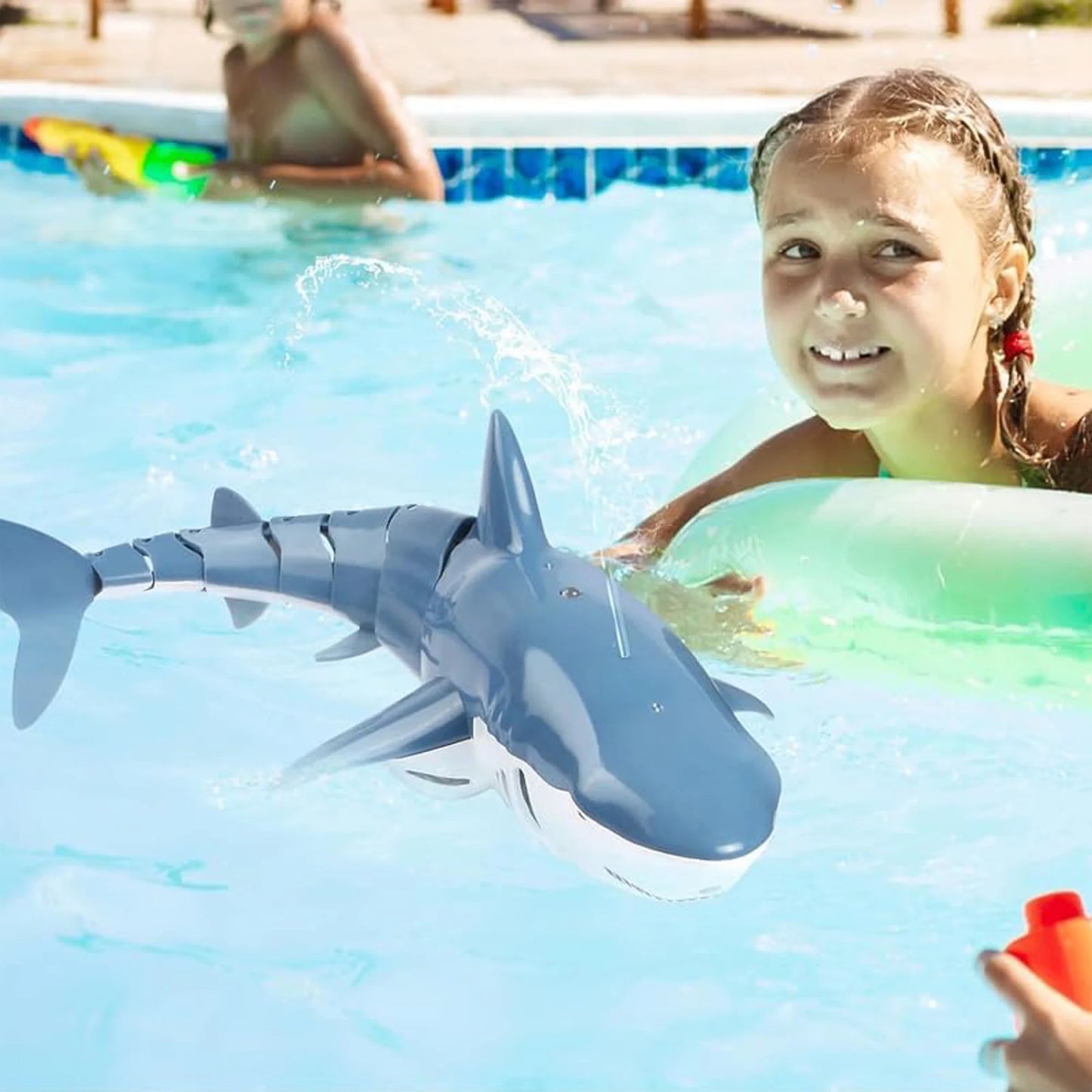 2.4Ghz Remote Control Shark Toys for Boys Girls,1:18 Scale High Simulation Shark for Pool, Electric RC Shark Fish Toys with Light & Spray Water Function for Kids Ages 6+,Blue